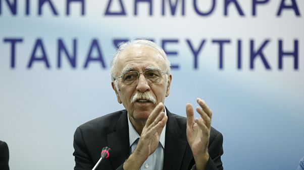 Δημήτρης Βίτσας: «Θα μεταφέρουμε 6.000 πρόσφυγες από τα νησιά» Δημήτρης Βίτσας: «Θα μεταφέρουμε 6.000 πρόσφυγες από τα νησιά»