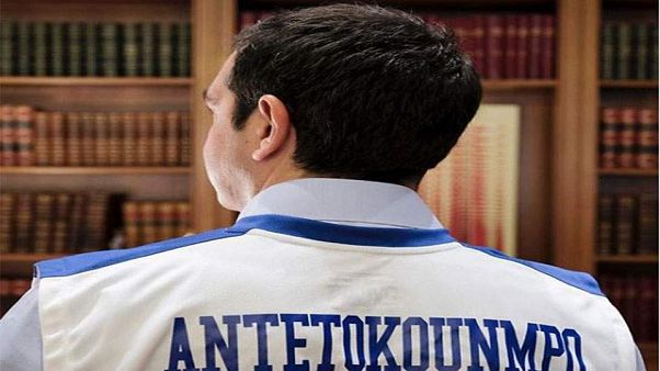 Αλέξης Τσίπρας: Με φανέλα Αντετοκούνμπο κατά του ρατσισμού Αλέξης Τσίπρας: Με φανέλα Αντετοκούνμπο κατά του ρατσισμού