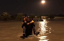 عودة الملاحة الجوية بمطار الكويت بعد فيضانات عارمة وأمطار غزيرة