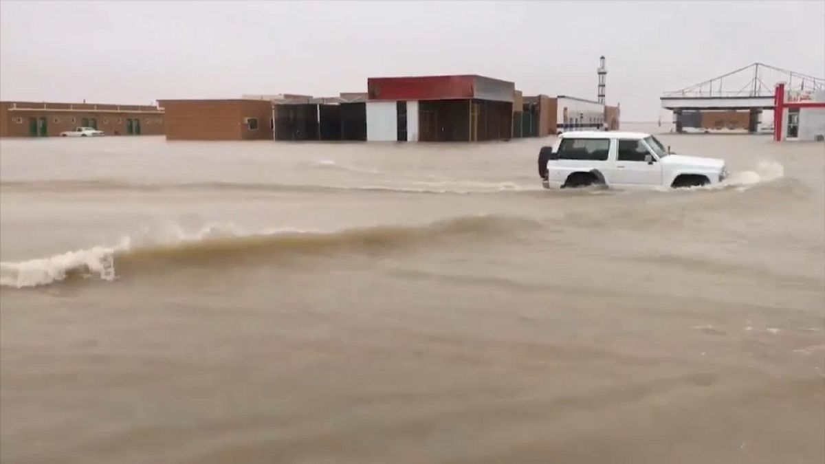 Mau tempo provoca inundações no Médio Oriente