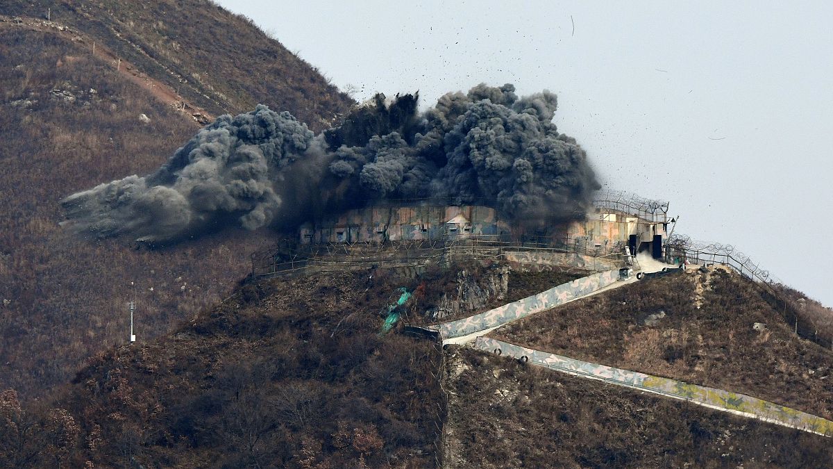 شاهد: كوريا الجنوبية تدمر نقطة مراقبة عسكرية تطل على كوريا الشمالية