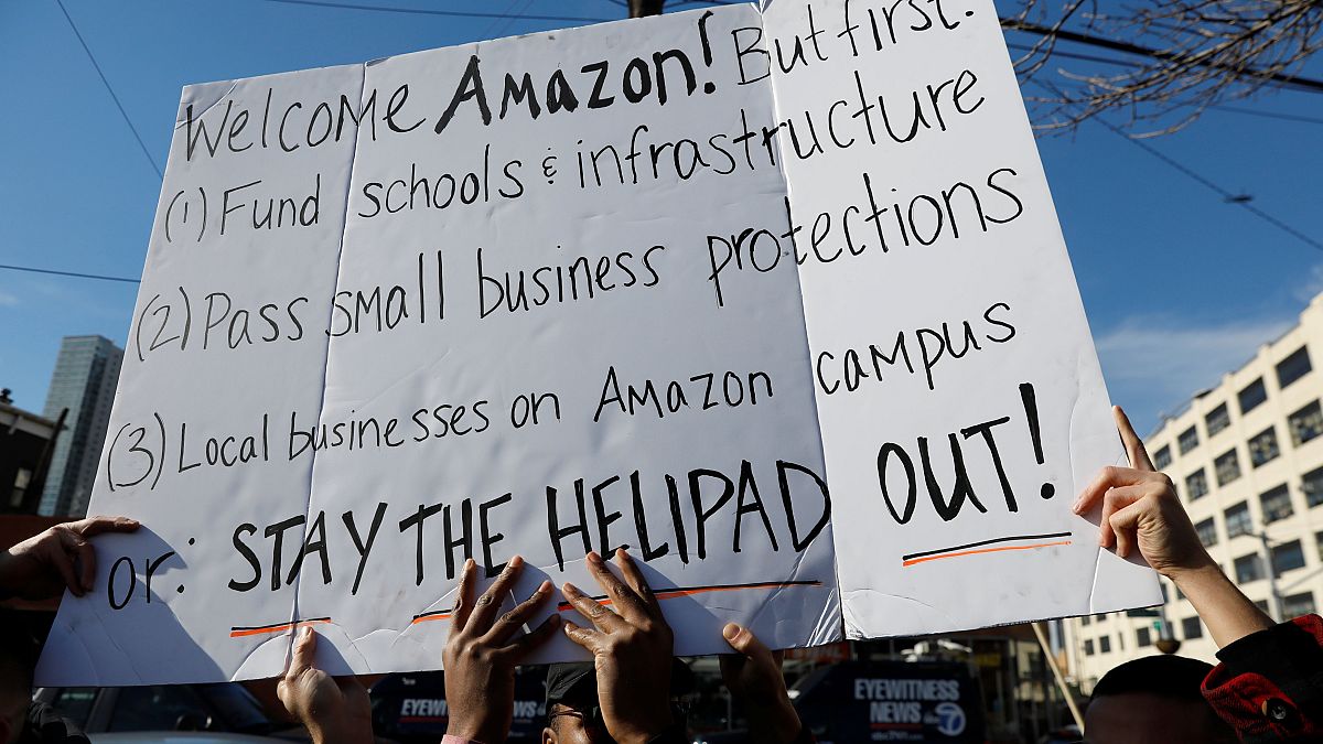 Protestos pela chegada da nova loja da Amazon em Queens