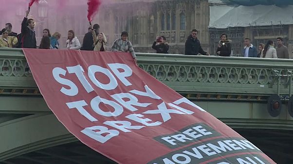 Óriási brexitellenes molinó a londoni parlament előtt Óriási brexitellenes molinó a londoni parlament előtt