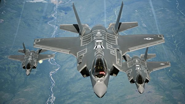 Pentagon F-35'lerin Türkiye'ye teslimatının önünü açacak raporu ABD Kongresi'ne sundu Pentagon F-35'lerin Türkiye'ye teslimatının önünü açacak raporu ABD Kongresi'ne sundu