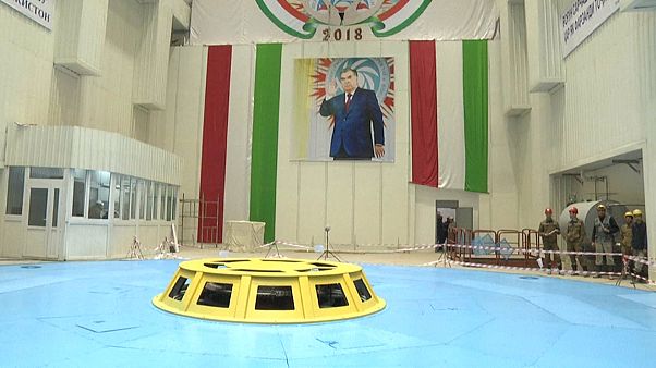 Tajikistan: diga pù alta del mondo, attivata prima turbina Tajikistan: diga pù alta del mondo, attivata prima turbina