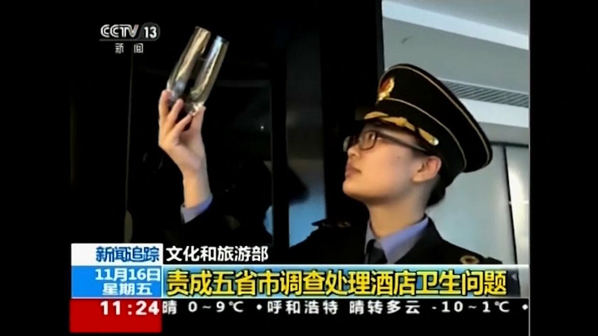 فيديو.. الشرطة الصينية تجري حملات تفتيش على الفنادق بعد فضيحة عاملة النظافة