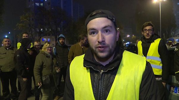 Francia, weekend a rischio paralisi per la protesta dei "gilet gialli" Francia, weekend a rischio paralisi per la protesta dei "gilet gialli"