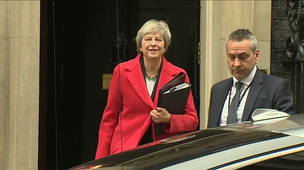 R.Unido: May, tocada en la línea de flotación por "fuego amigo" R.Unido: May, tocada en la línea de flotación por "fuego amigo"
