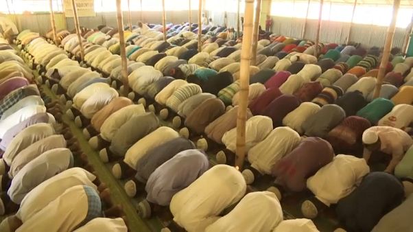 مسلمو الروهينغا يطالبون ميانمار بتقديم ضمانات لحمايتهم قبل بدء خطة العودة مسلمو الروهينغا يطالبون ميانمار بتقديم ضمانات لحمايتهم قبل بدء خطة العودة