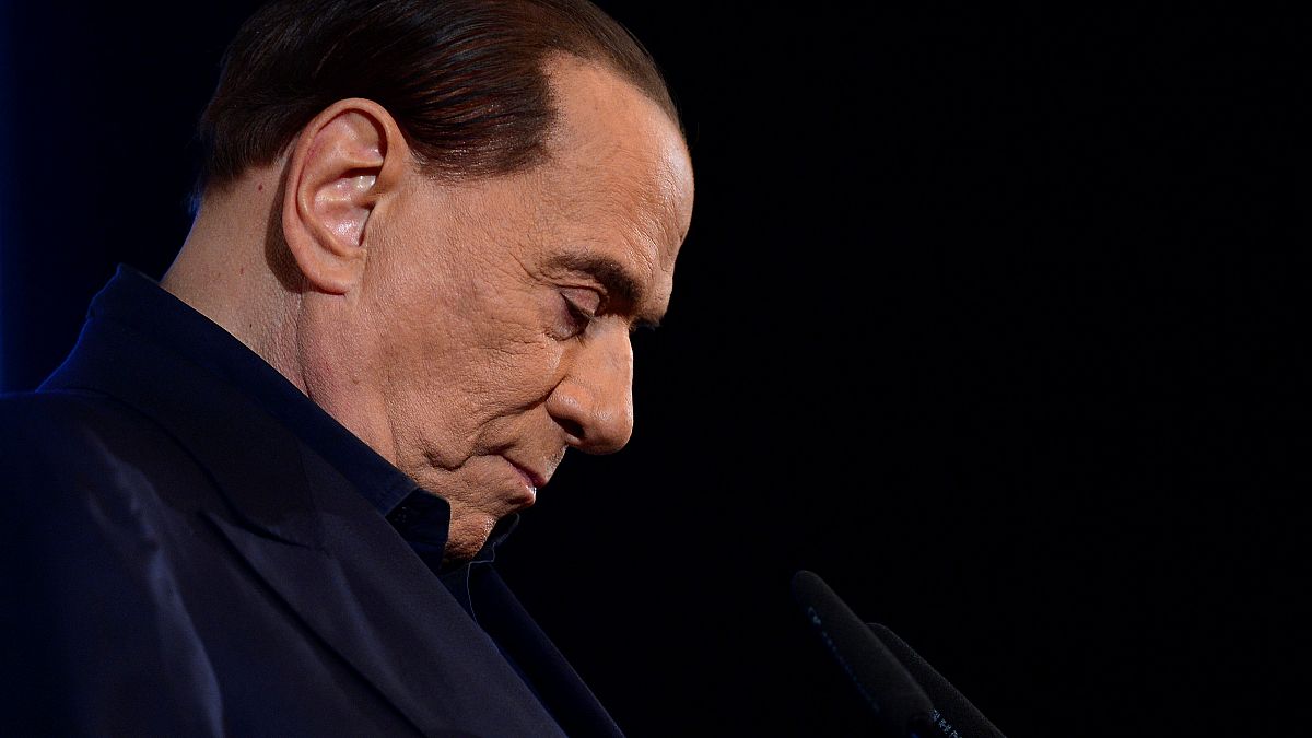 Berlusconi'ye fuhuş davalarında yalancı şahit için rüşvet suçlaması 