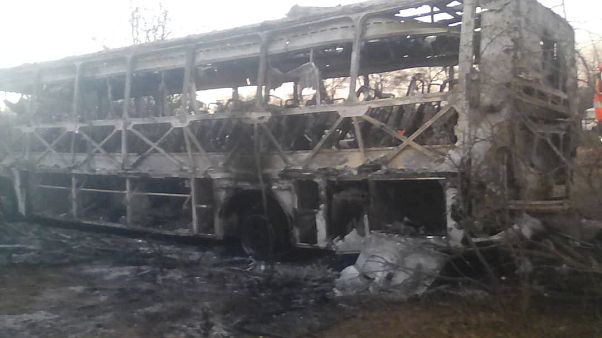 Zimbabve'de yolcu otobüsünde facia: En az 42 kişi yanarak öldü Zimbabve'de yolcu otobüsünde facia: En az 42 kişi yanarak öldü