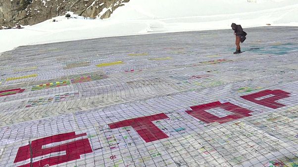 Suisse : une carte postale géante pour alerter sur le réchauffement climatique Suisse : une carte postale géante pour alerter sur le réchauffement climatique