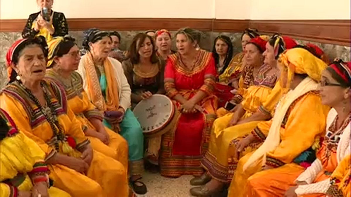 نساء قرية أهريك الجزائرية يحتفلن بإفتتاح وحدة صحية أنشأنها بجهودهن