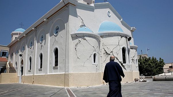 Yunan din adamları memur statüsünde ısrarlı Yunan din adamları memur statüsünde ısrarlı