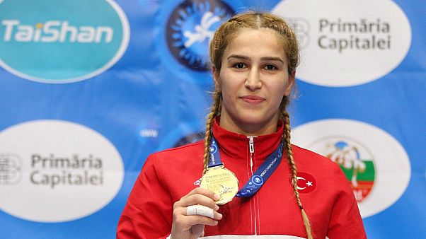 Buse Tosun rakiplerine puan vermeden güreşte Dünya Şampiyonu oldu Buse Tosun rakiplerine puan vermeden güreşte Dünya Şampiyonu oldu