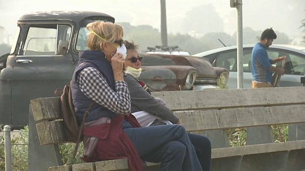 L'aria irrespirabile della California in fiamme L'aria irrespirabile della California in fiamme