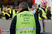 Un mort et 16 blessés dans des manifestations de "gilets jaunes"