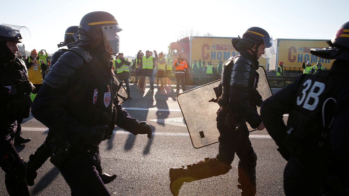 Francia: auto su blocco gilet gialli, morta manifestante 