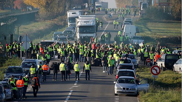 Protesto dos "coletes amarelos" mobiliza mais de 50 mil pessoas Protesto dos "coletes amarelos" mobiliza mais de 50 mil pessoas