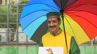 شاهد: أمير هندي يشارك مع الآلاف في تظاهرة "فخر المثلية" في هونغ كونغ