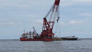 Tayland açıklarında alabora olan tekne denizden çıkarıldı