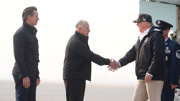 Trump visita áreas mais afetadas pelos incêndios Trump visita áreas mais afetadas pelos incêndios
