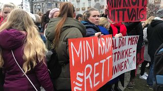 آلاف النرويجيين يتظاهرون ضدّ تعديل قانون الإجهاض