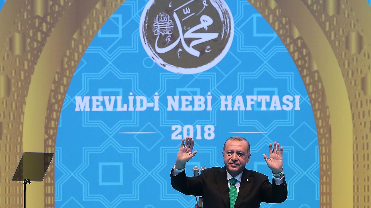 Erdoğan: Çocuklarımızı ülkemizde okutamamanın hüznünü yaşadık