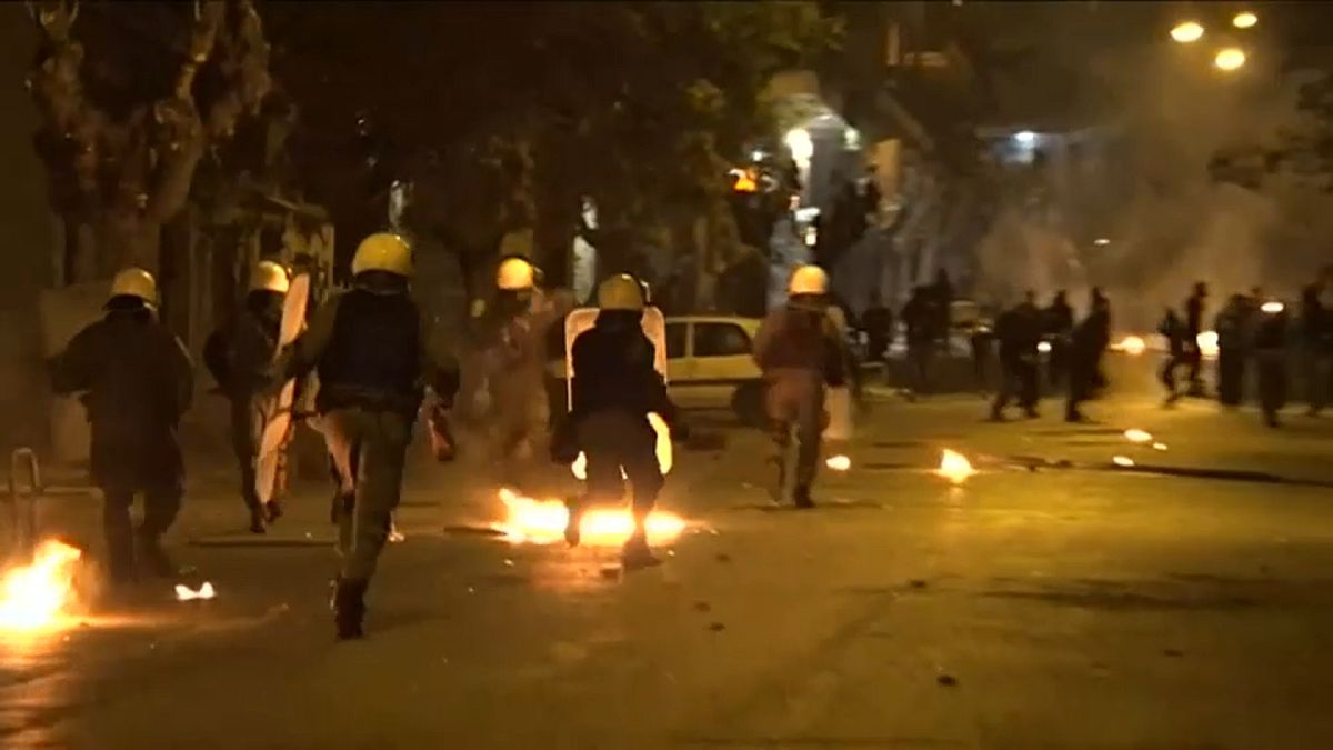 Atenas: Confrontos entre polícia e manifestantes na Grécia 