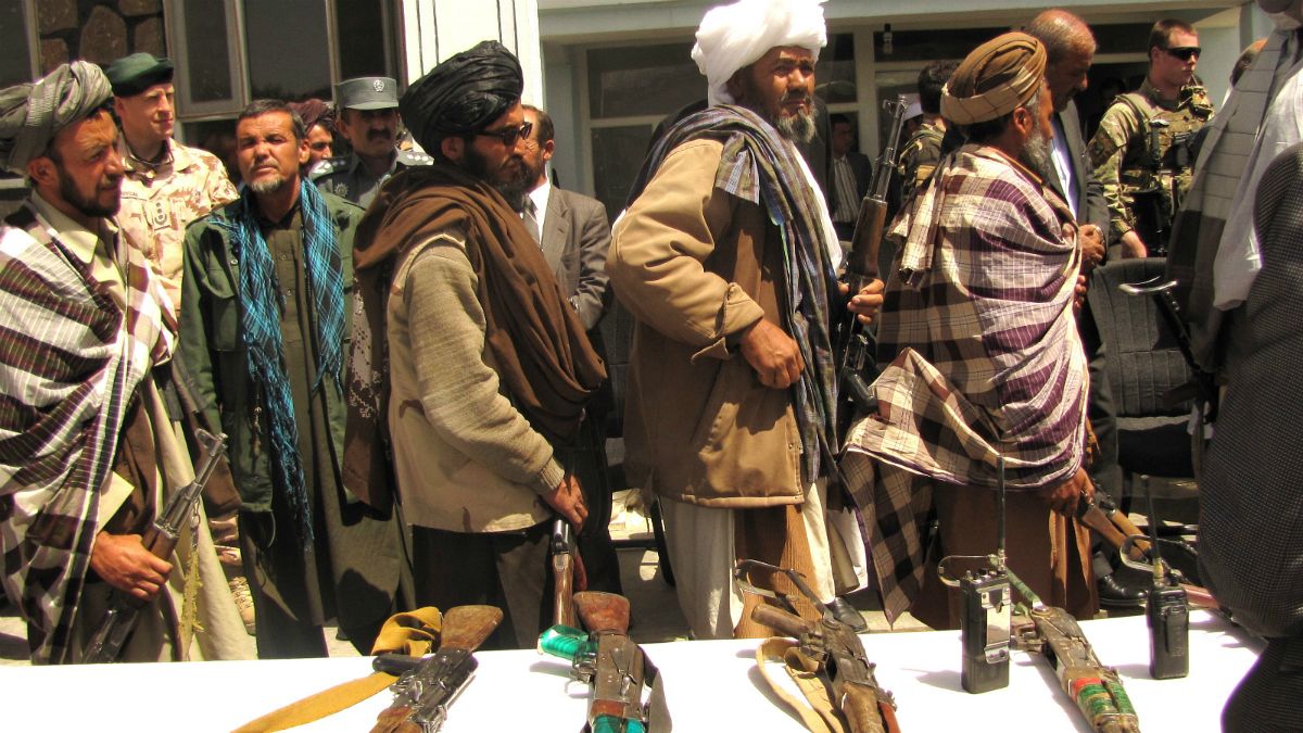 تلاش آمریکا برای صلح میان دولت افغانستان و طالبان تا پایان فروردین 
