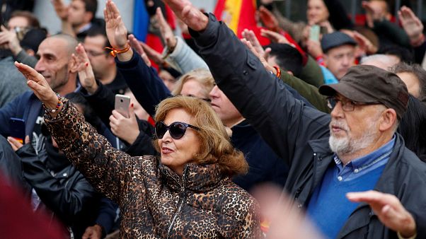 Espagne : des Femen s'invitent à une manifestation pro-Franco Espagne : des Femen s'invitent à une manifestation pro-Franco