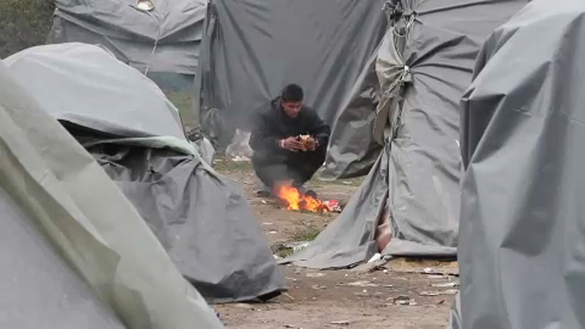 Fagyoskodnak a menedékkérők Boszniában