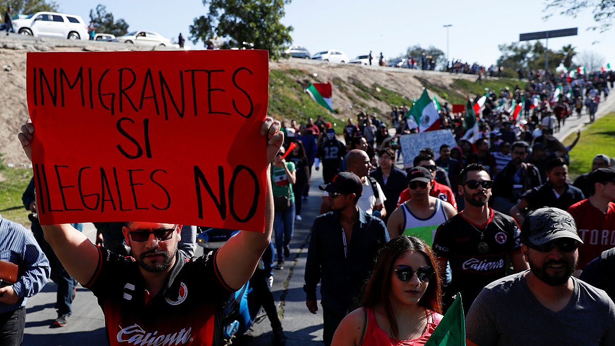 احتجاجات عند الحدود الأمريكية-المكسيكية ضد وصول مهاجري أمريكا الوسطى