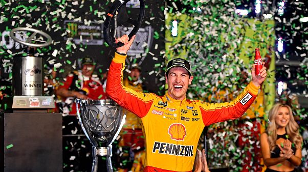 Joey Logano é o novo campeão no NASCAR Joey Logano é o novo campeão no NASCAR