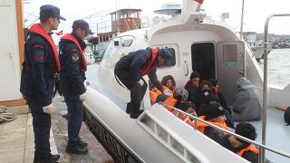 Διασώθηκαν 44 μετανάστες από βραχονησίδα