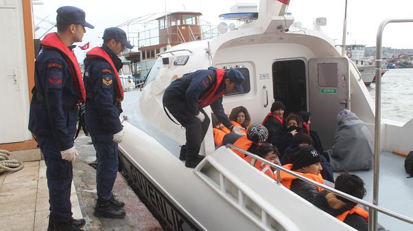 Διασώθηκαν 44 μετανάστες από βραχονησίδα Διασώθηκαν 44 μετανάστες από βραχονησίδα