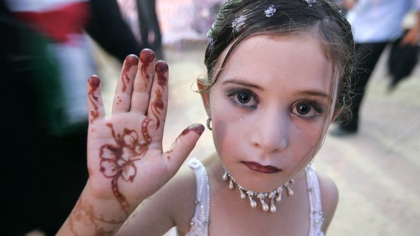 عکس تزئینی/دختر بچه فلسطینی آماده شرکت در جشن ازدواج ۴۵ زوج میشود عکس تزئینی/دختر بچه فلسطینی آماده شرکت در جشن ازدواج ۴۵ زوج میشود