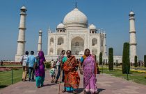 Taç Mahal'de kılınan namaz Hindistan'da tartışmalara yol açtı
