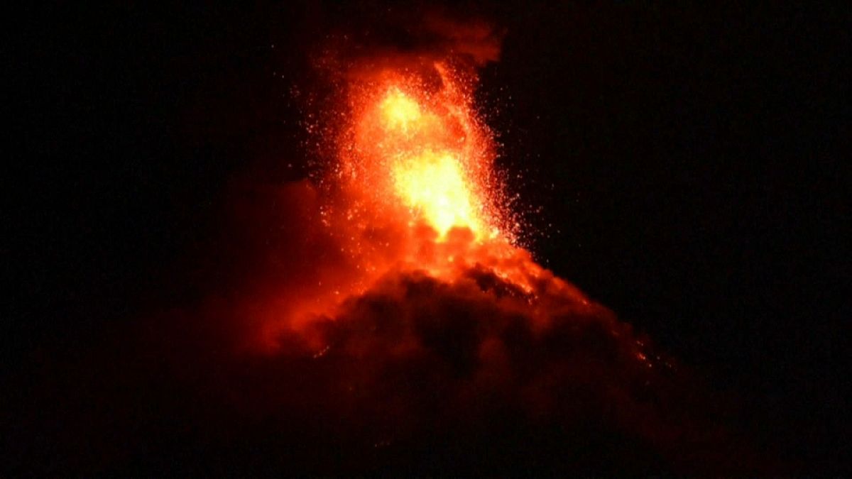 Guatemala'da Fuego Yanardağı tekrar faaliyete geçti