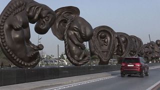 Video | Rahimdeki fetüsün tasvir edildiği 'Mucizevi Yolculuk' heykelleri yeniden Katar'da