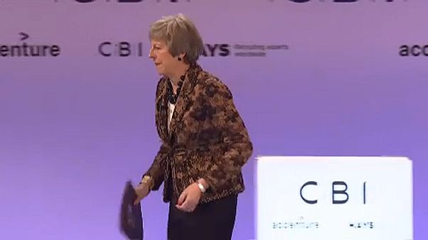 May tenta convencer empresários sobre vantagens do Brexit May tenta convencer empresários sobre vantagens do Brexit