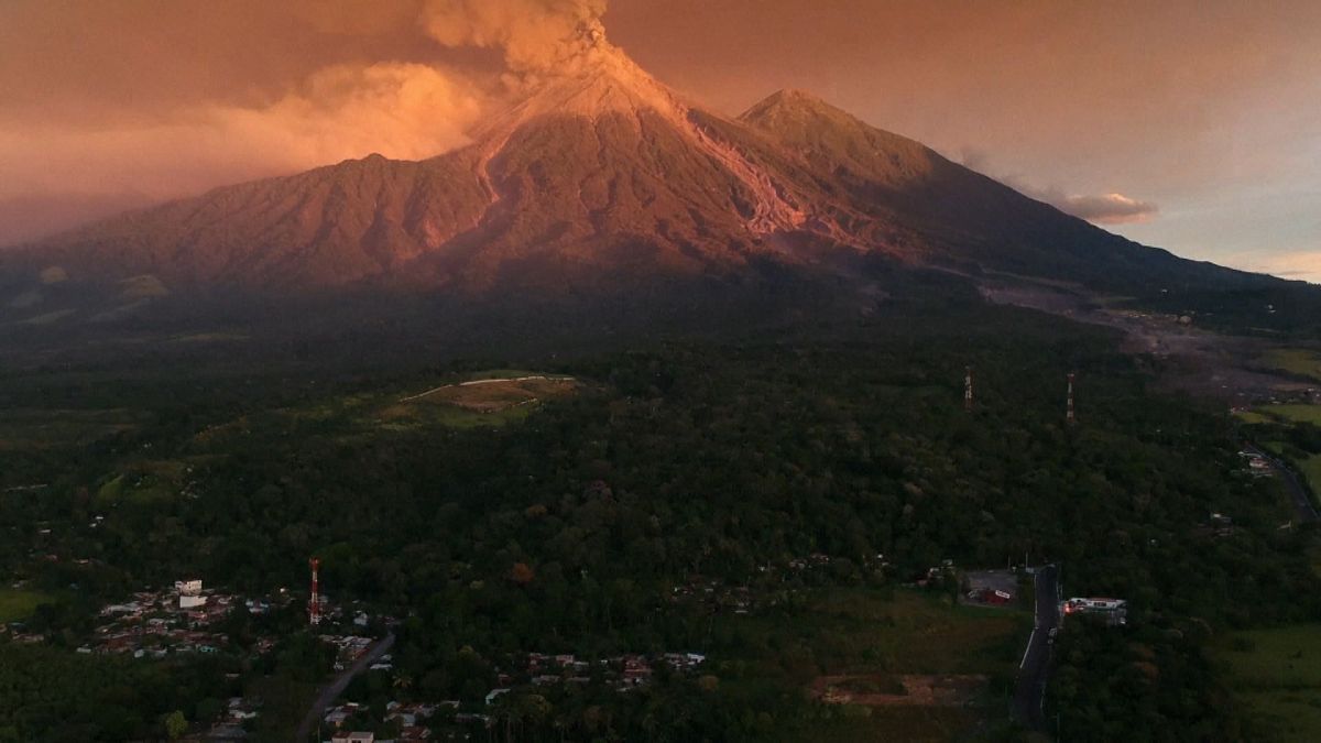 Milhares de habitantes fogem da nova erupção do Fuego