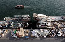 بضائع في دبي بانتظار شحنها على قوارب باتجاه إلى ايران  بتاريخ 05-11-18