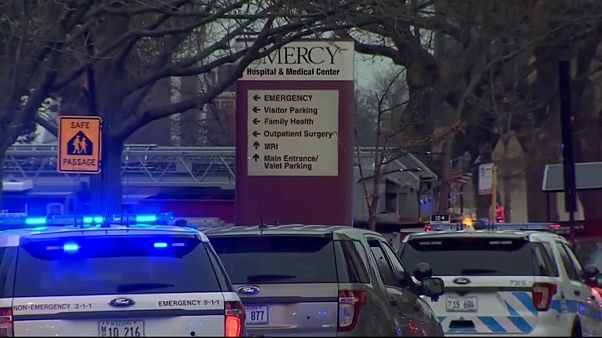 Homem mata três pessoas em hospital de Chicago Homem mata três pessoas em hospital de Chicago