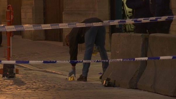 Bruxelles: poliziotto accoltellato Bruxelles: poliziotto accoltellato