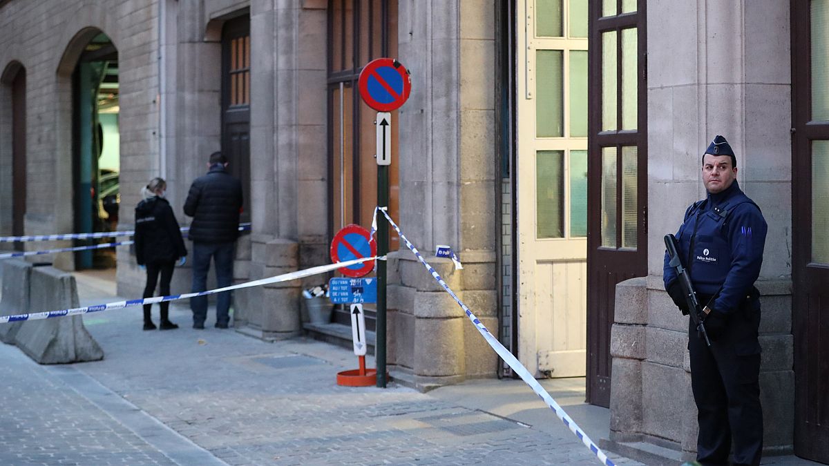 حمله با چاقو به پلیس در مرکز بروکسل 
