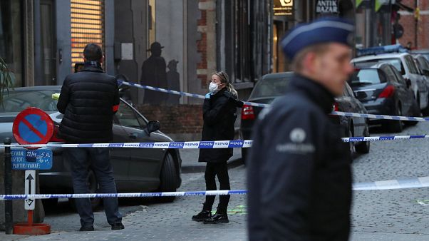 Brüksel'de polis memuruna bıçaklı saldırı Brüksel'de polis memuruna bıçaklı saldırı