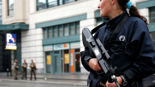 Επίθεση με μαχαίρι δέχθηκε αστυνομικός στις Βρυξέλλες Επίθεση με μαχαίρι δέχθηκε αστυνομικός στις Βρυξέλλες