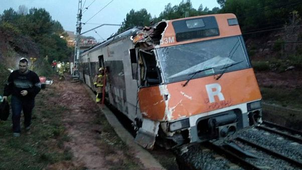 Un muerto al descarrilar un tren cerca de Barcelona Un muerto al descarrilar un tren cerca de Barcelona
