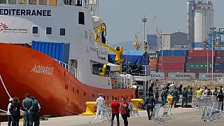 إيطاليا تأمر باحتجاز سفينة المهاجرين أكواريوس "لوجود نفايات سامة على متنها"